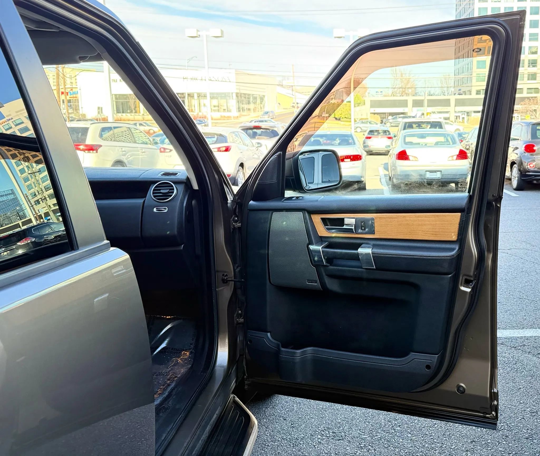 Used 2011 Land Rover LR4 HSE AWD/4WD image 35