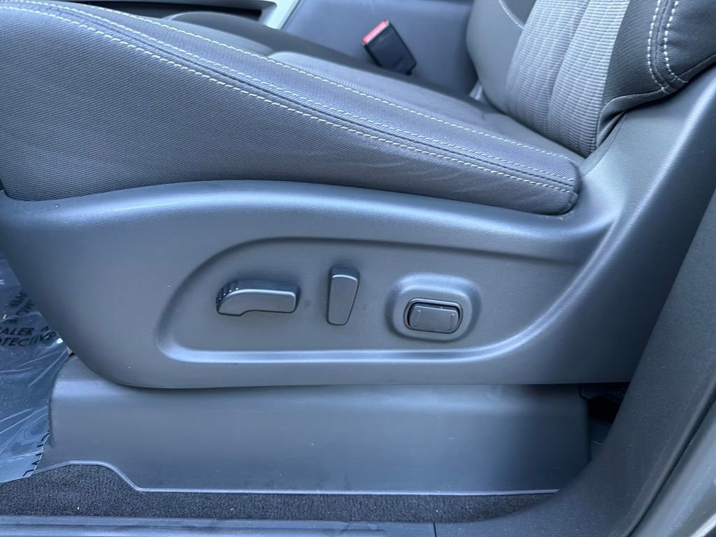 Used 2024 Nissan Titan SV w/ SV Convenience Package image 42