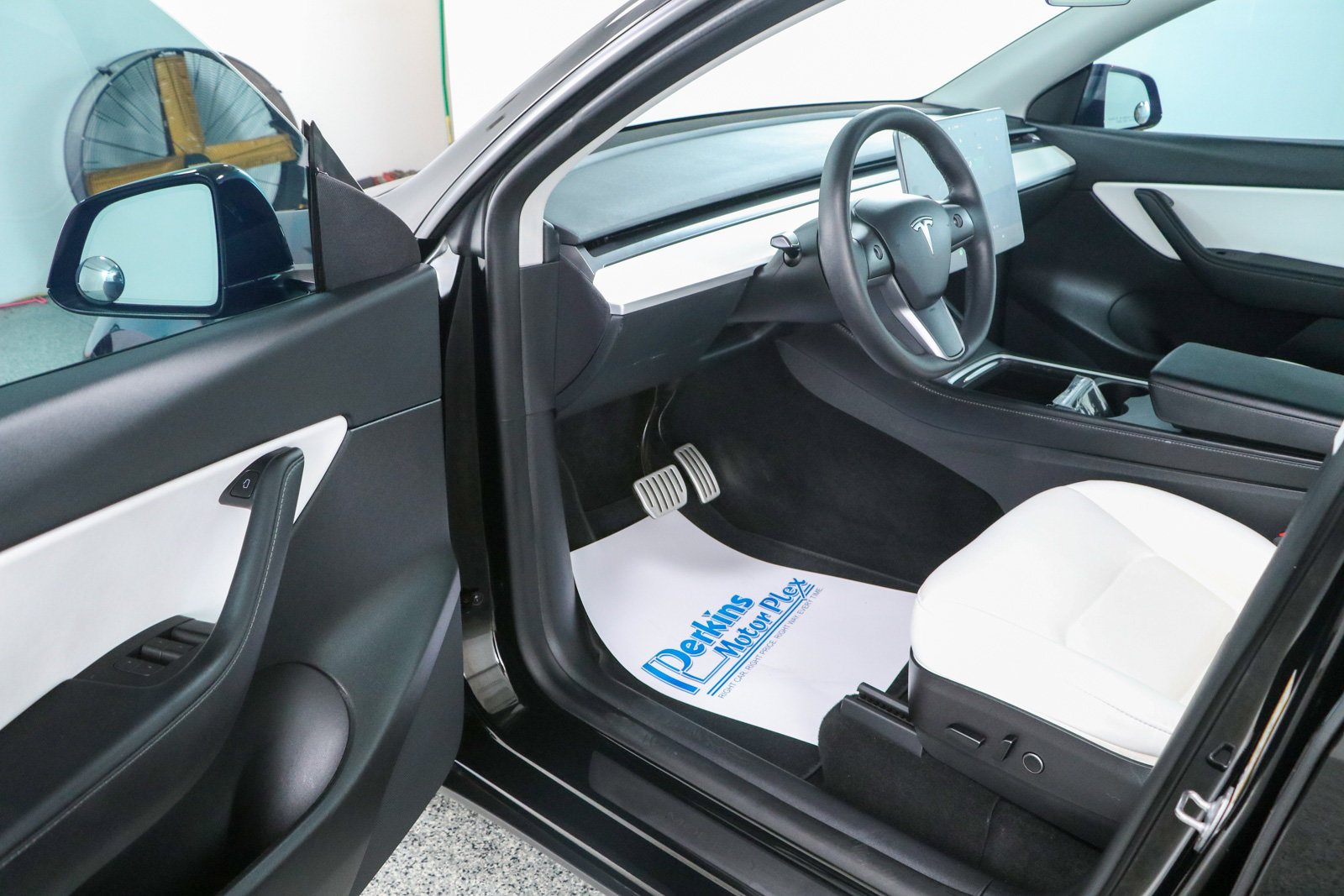 Used 2022 Tesla Model Y Performance AWD/4WD image 3