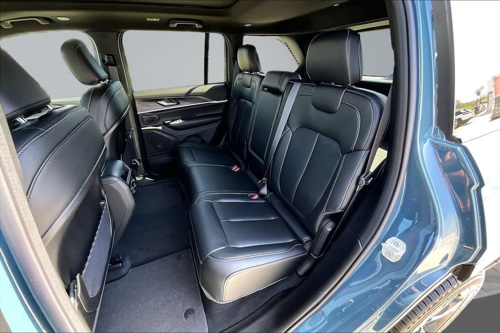 New 2026 Jeep Grand Cherokee Limited w/ Limited Altitude Package AWD/4WD image 19