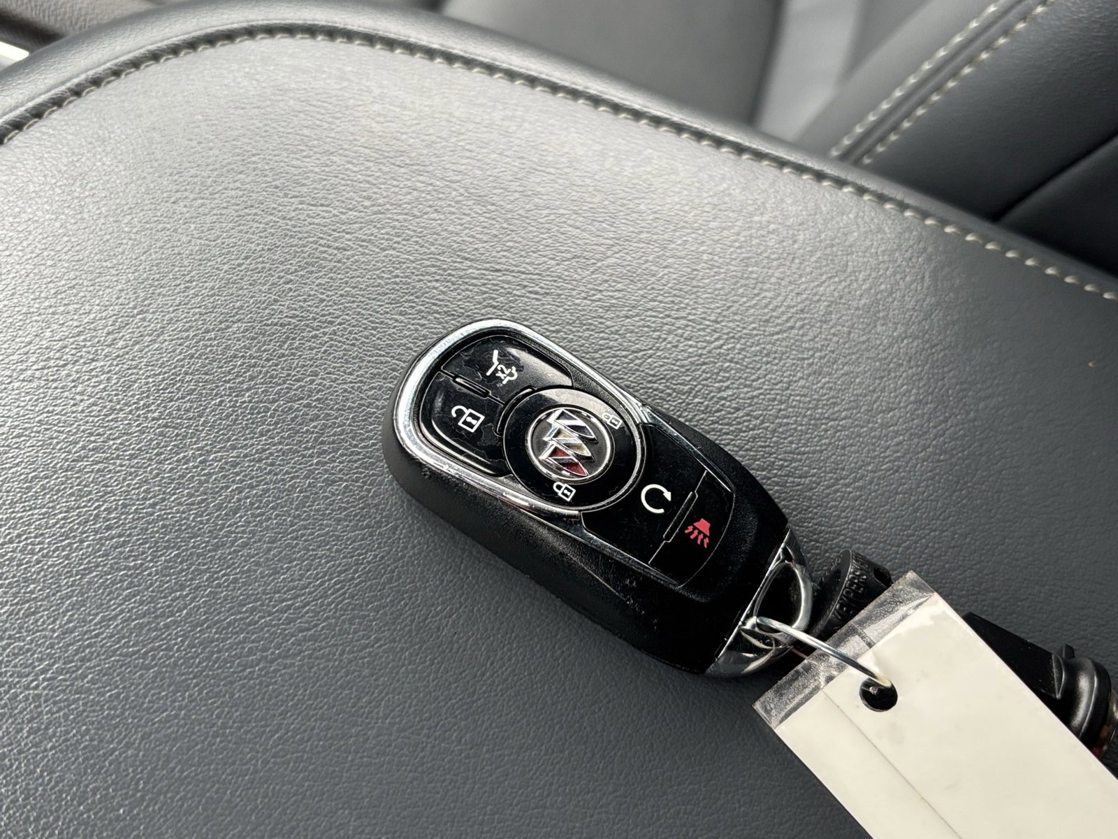 Used 2023 Buick Enclave Essence image 27