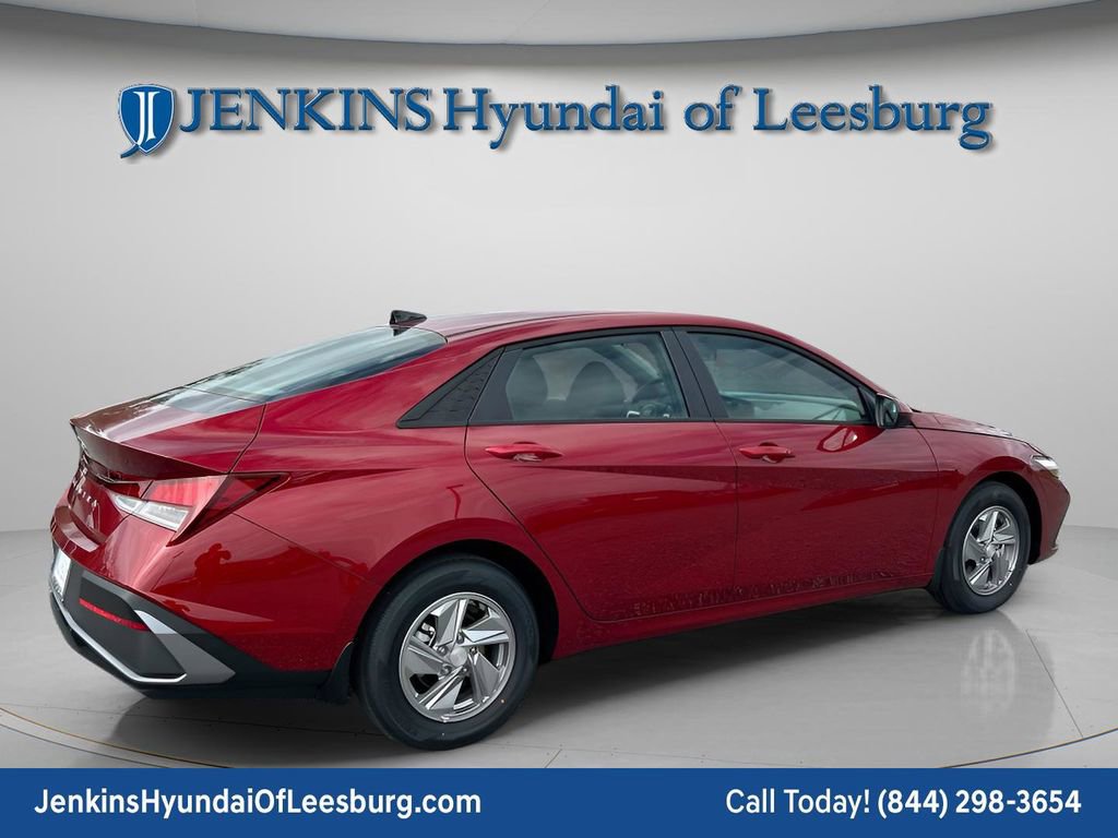 New 2026 Hyundai Elantra SE FWD image 3