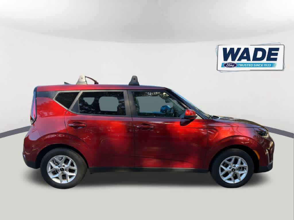 Used 2025 Kia Soul LX w/ LX Technology Package FWD image 4