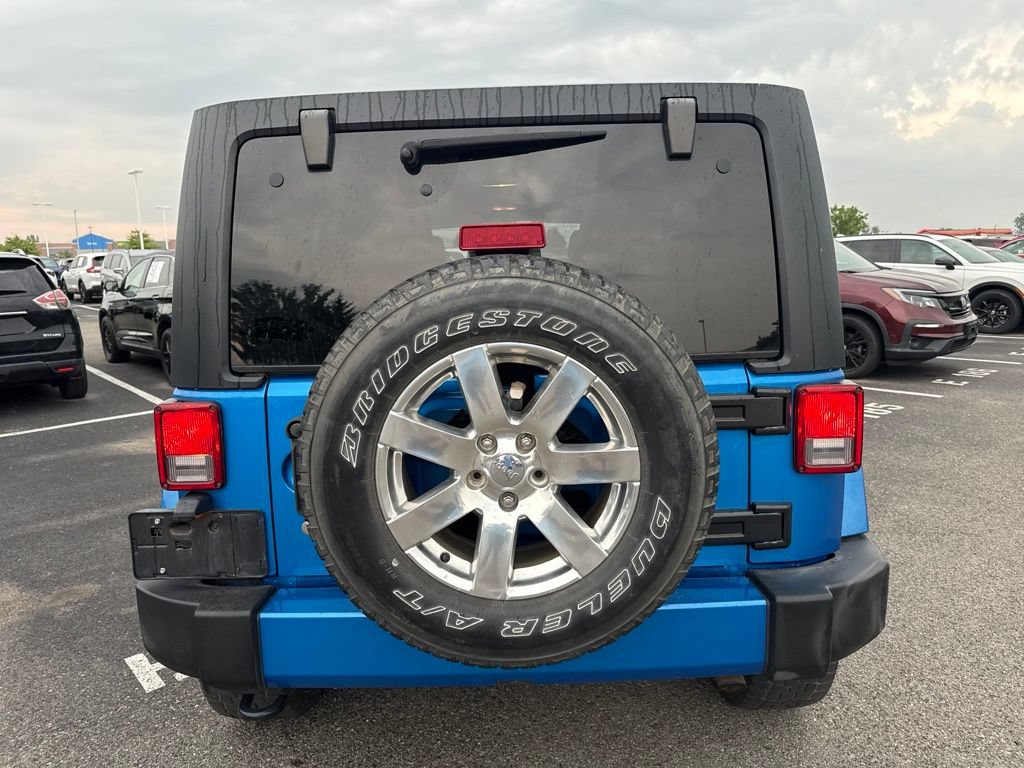 Used 2016 Jeep Wrangler Unlimited Sahara w/ Connectivity Group AWD/4WD image 11