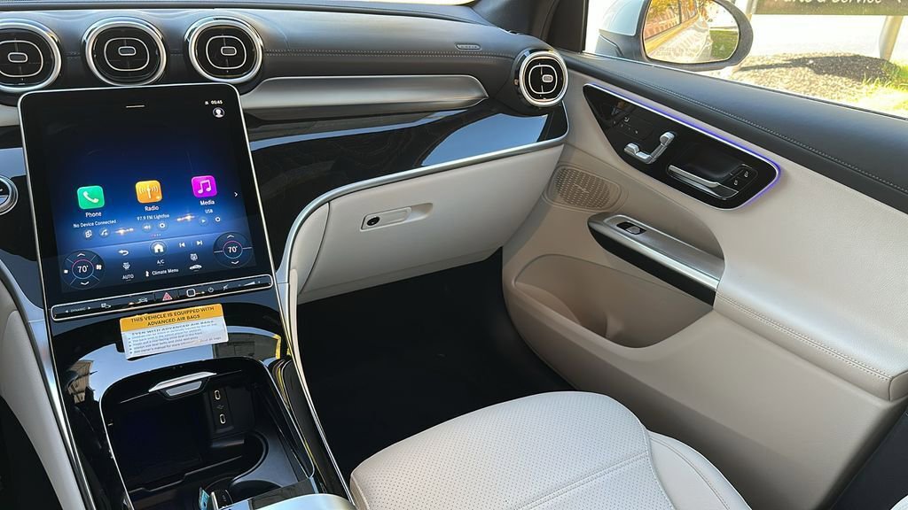 Used 2025 Mercedes-Benz GLC 300 4MATIC image 25