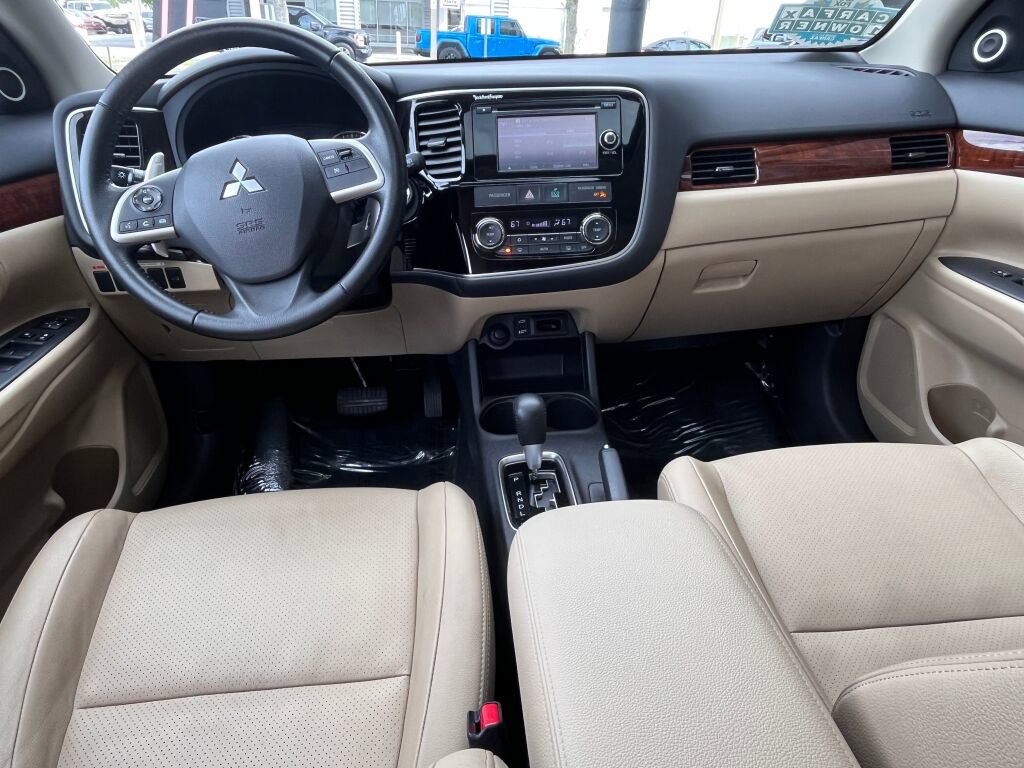 Used 2014 Mitsubishi Outlander GT image 23