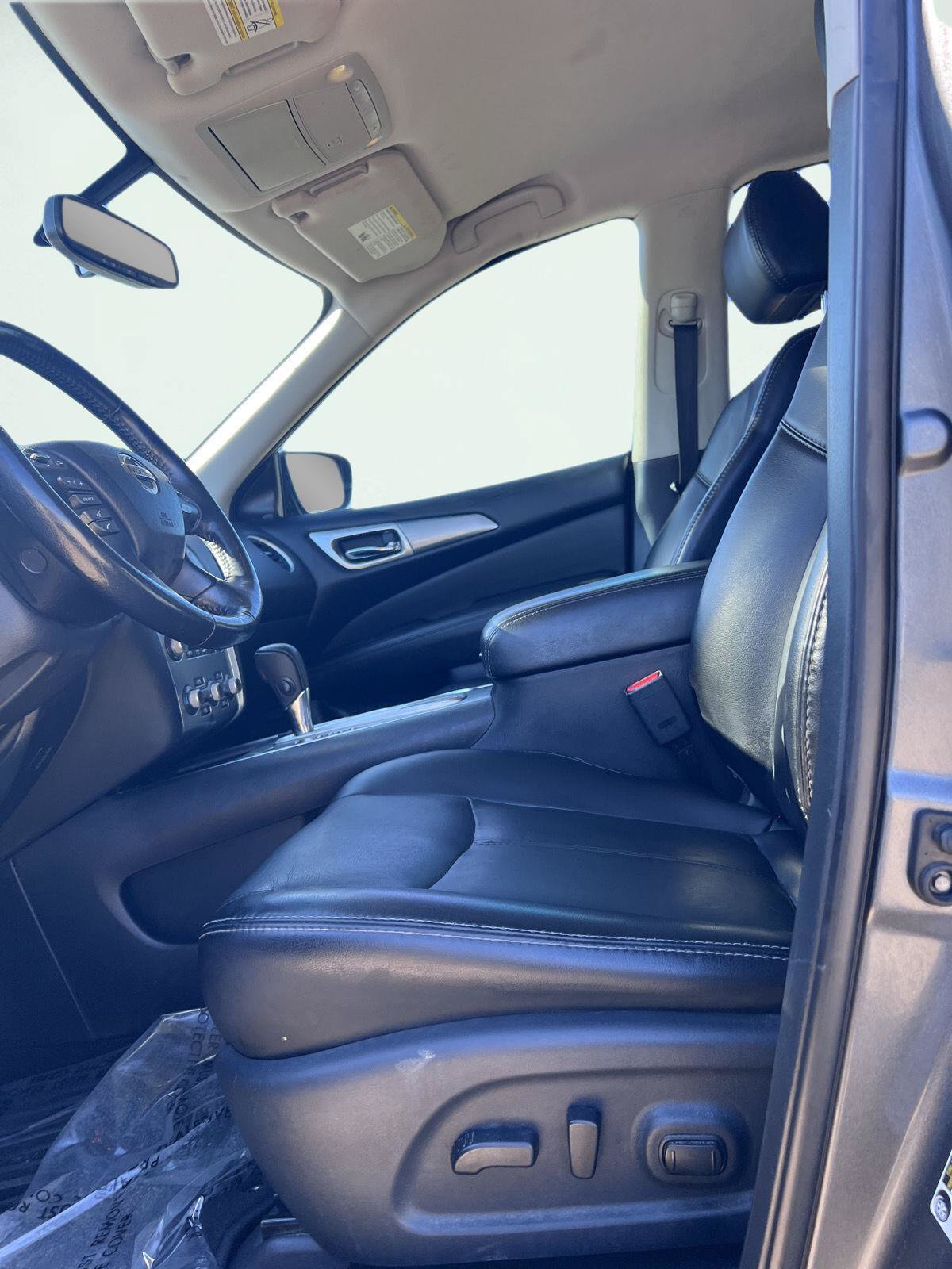 Used 2018 Nissan Pathfinder SL FWD image 2