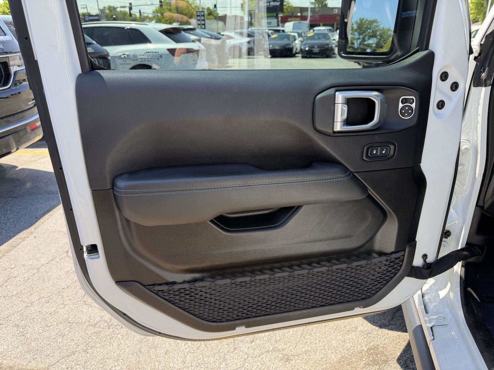 Used 2023 Jeep Wrangler Unlimited Rubicon 4xe w/ Cold Weather Group AWD/4WD image 21