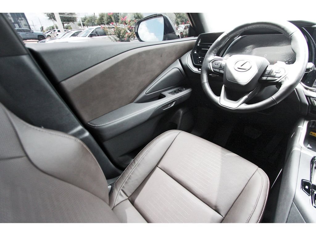Used 2025 Lexus TX 350 FWD w/ Technology Package image 6