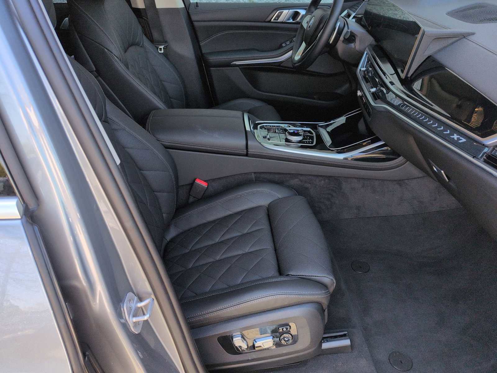 Used 2024 BMW X7 xDrive40i image 24