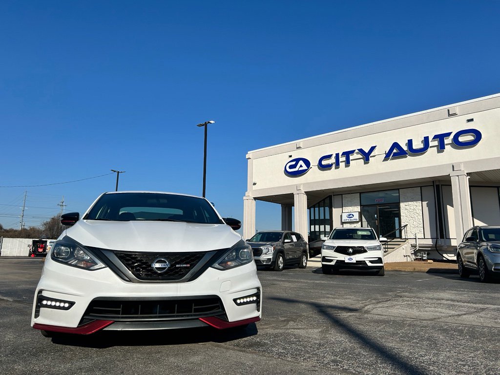Used 2019 Nissan Sentra NISMO image 2