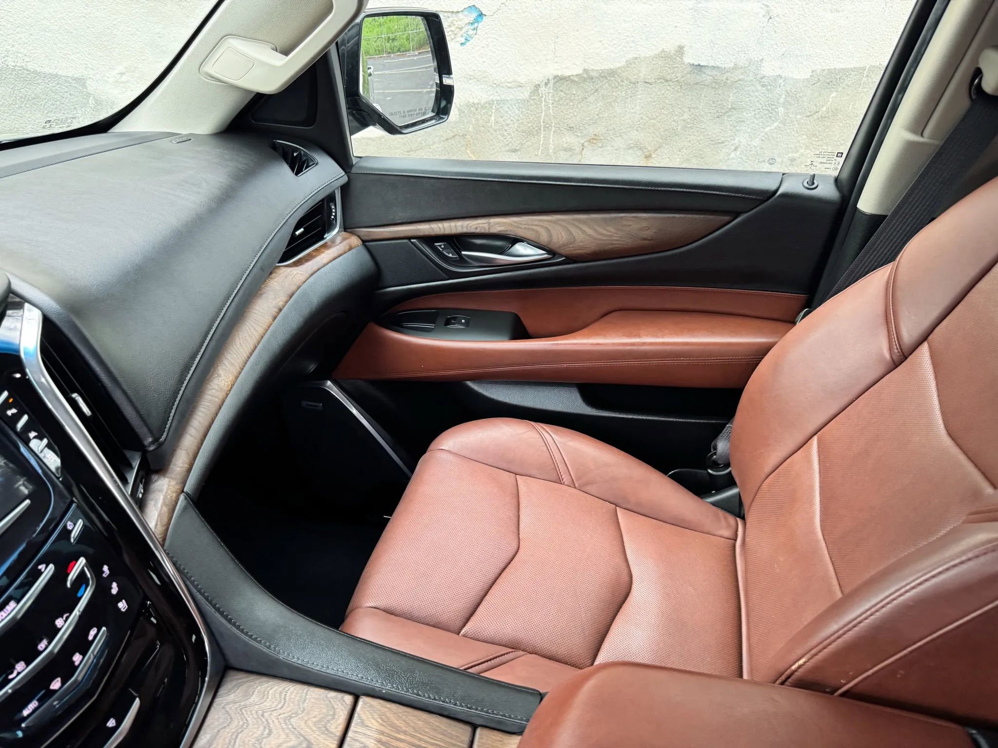 Used 2016 Cadillac Escalade Premium image 18