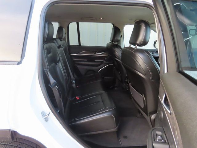 Used 2023 Jeep Grand Cherokee Limited image 32