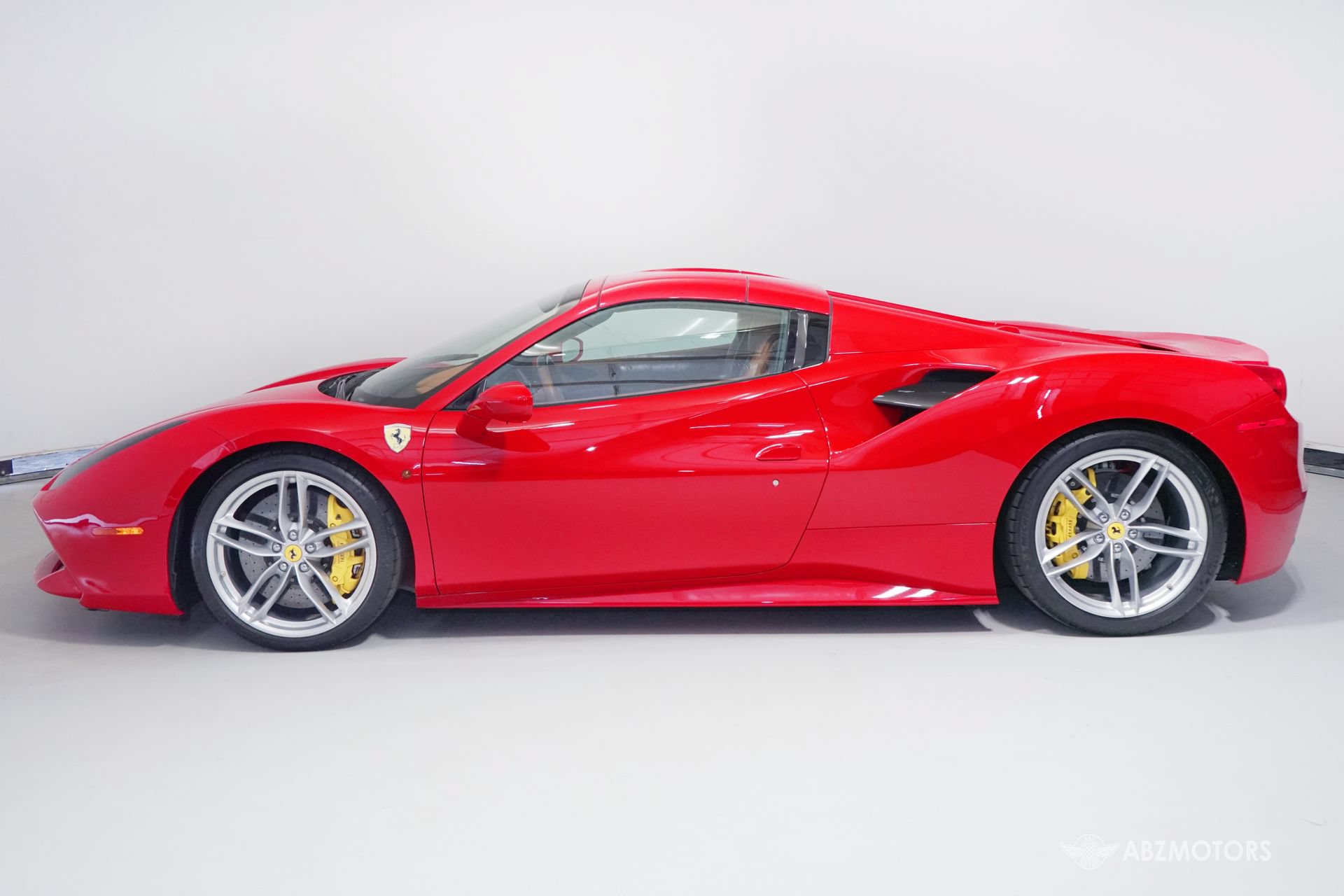 Used 2018 Ferrari 488 Spider RWD image 4