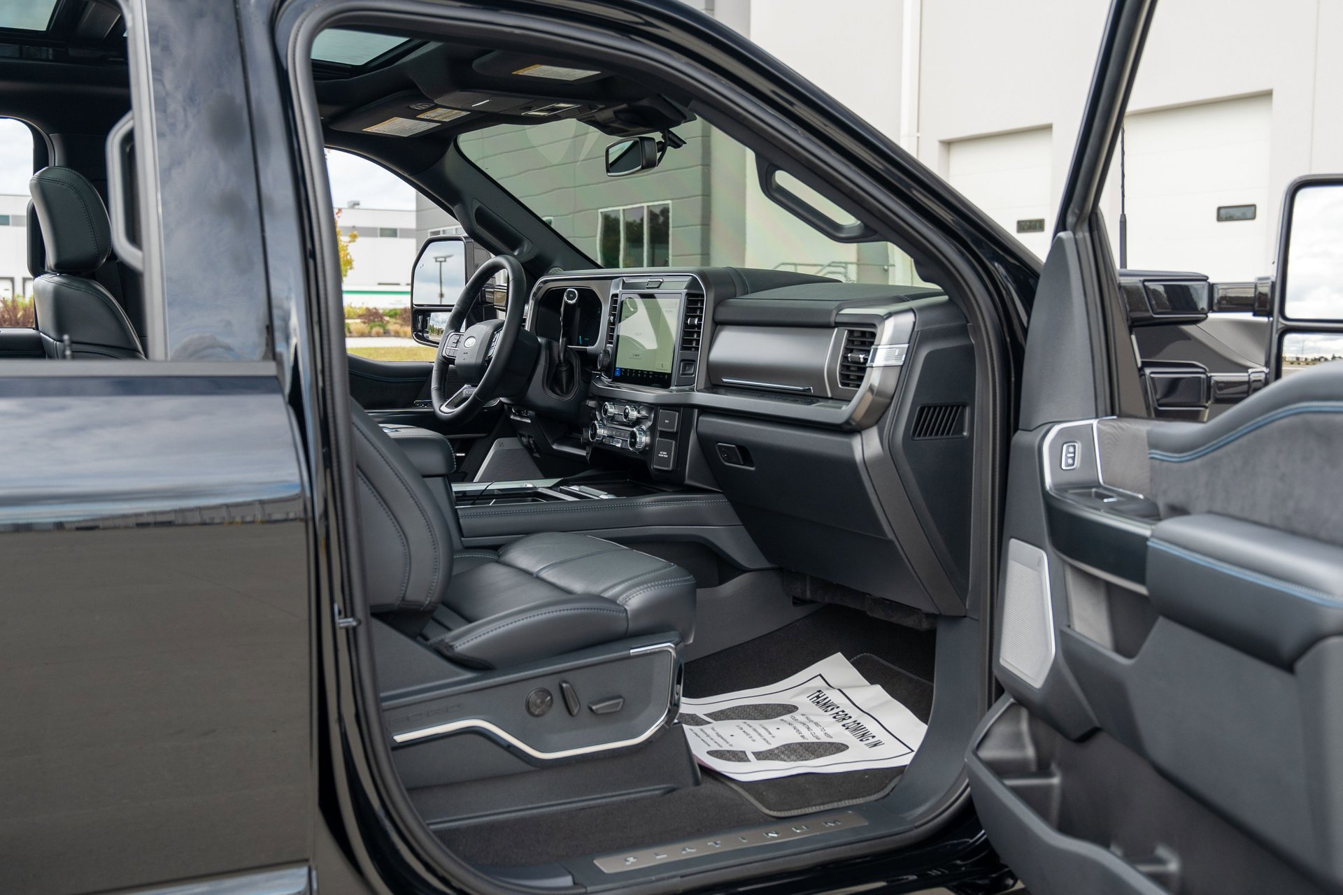 Used 2025 Ford F450 Platinum image 34