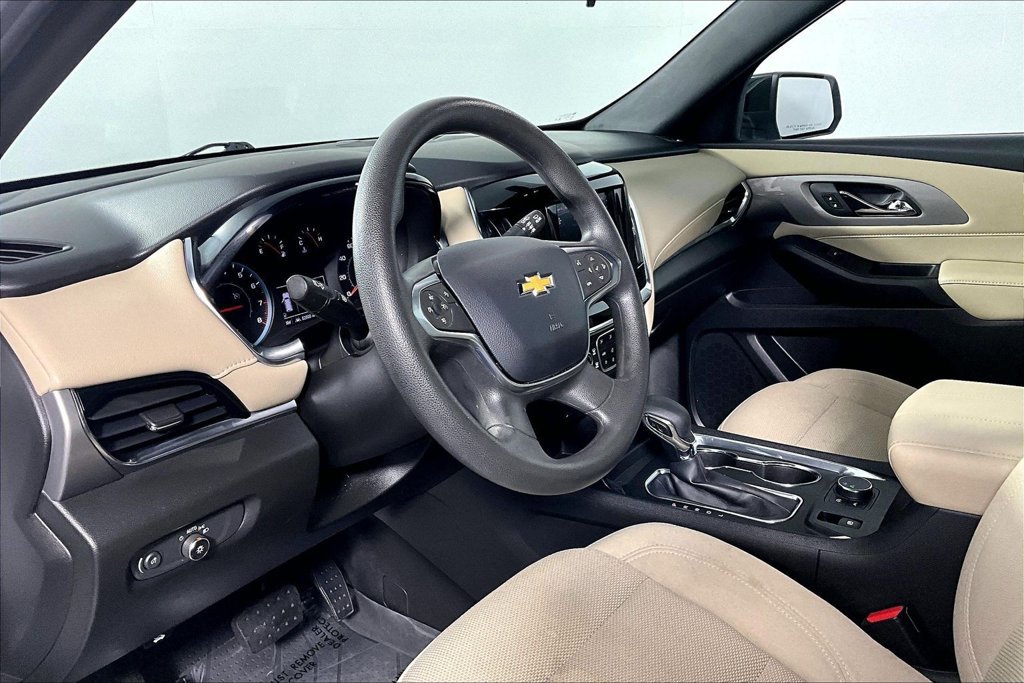 Used 2023 Chevrolet Traverse LS FWD image 13