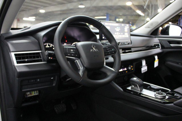 New 2026 Mitsubishi Outlander Trail Edition image 5