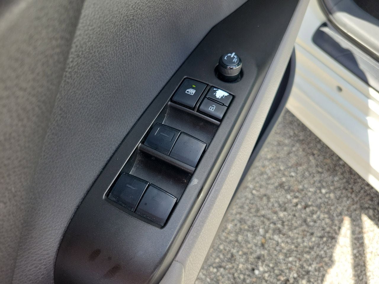 Used 2023 Toyota Camry SE w/ Convenience Package FWD image 14