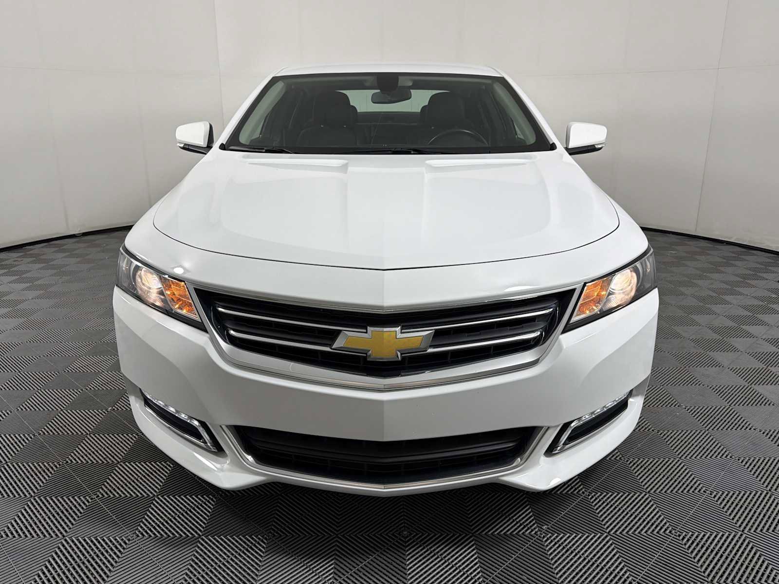 Used 2019 Chevrolet Impala LT FWD image 2
