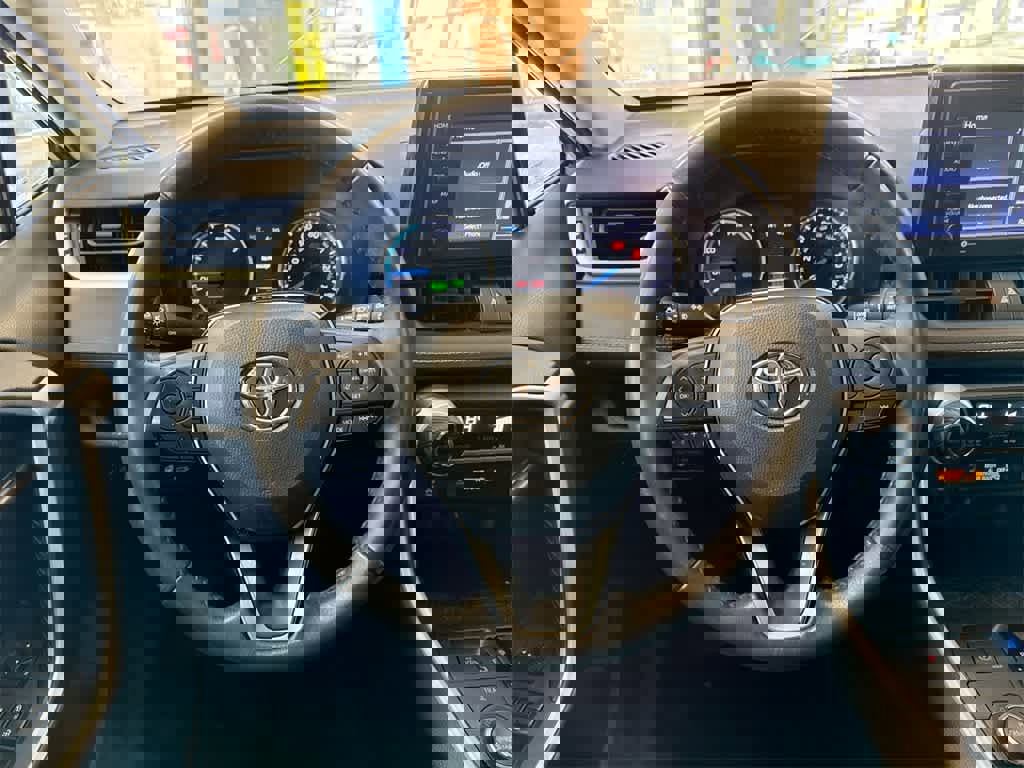 Used 2021 Toyota RAV4 XLE w/ Convenience Package image 24