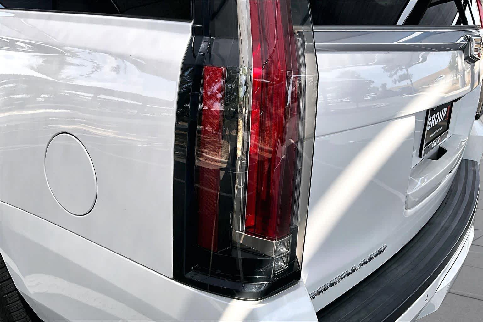 Used 2019 Cadillac Escalade ESV Premium Luxury RWD image 29