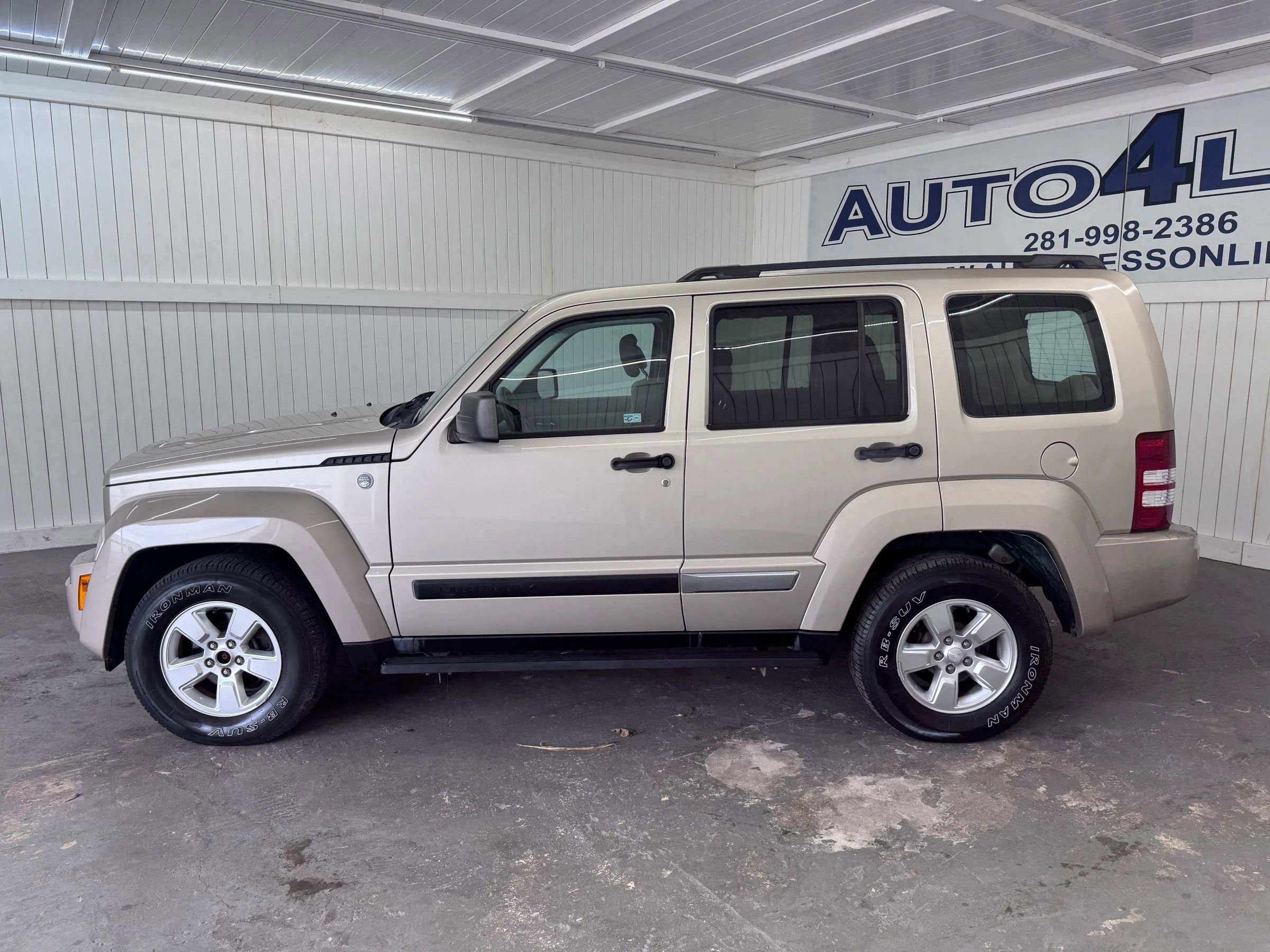 Used 2011 Jeep Liberty Sport w/ Trailer Tow Class III Group image 8