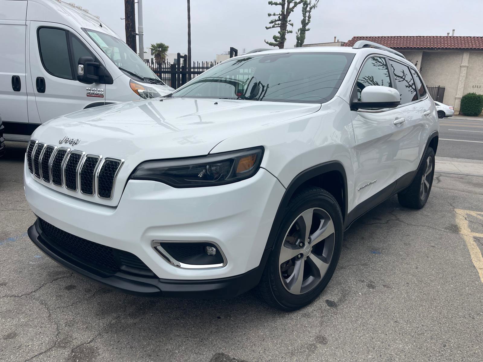 Used 2021 Jeep Cherokee Latitude Lux w/ Comfort/Convenience Group image 2