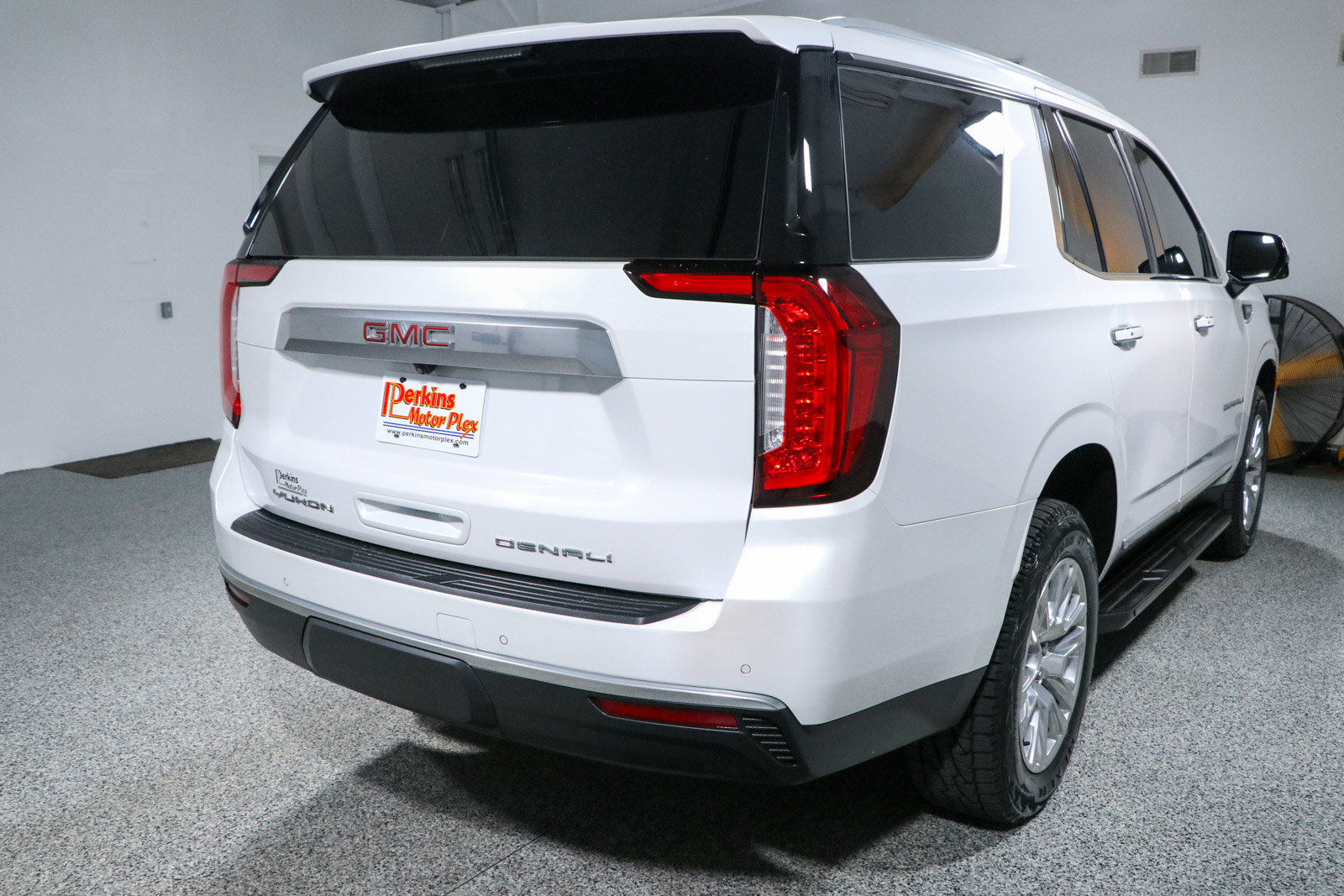 Used 2023 GMC Yukon Denali AWD/4WD image 7