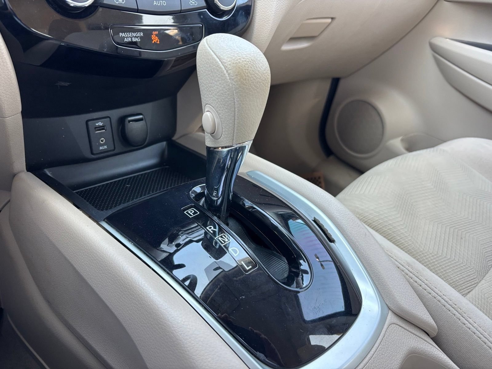 Used 2014 Nissan Rogue SV FWD image 6