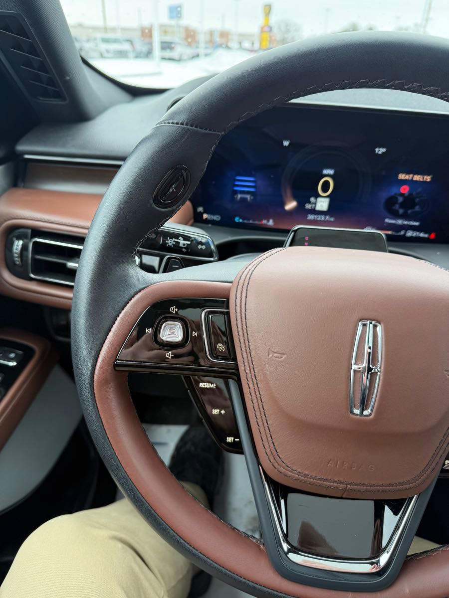 Used 2025 Lincoln Aviator Reserve w/ Equipment Group 201A image 17