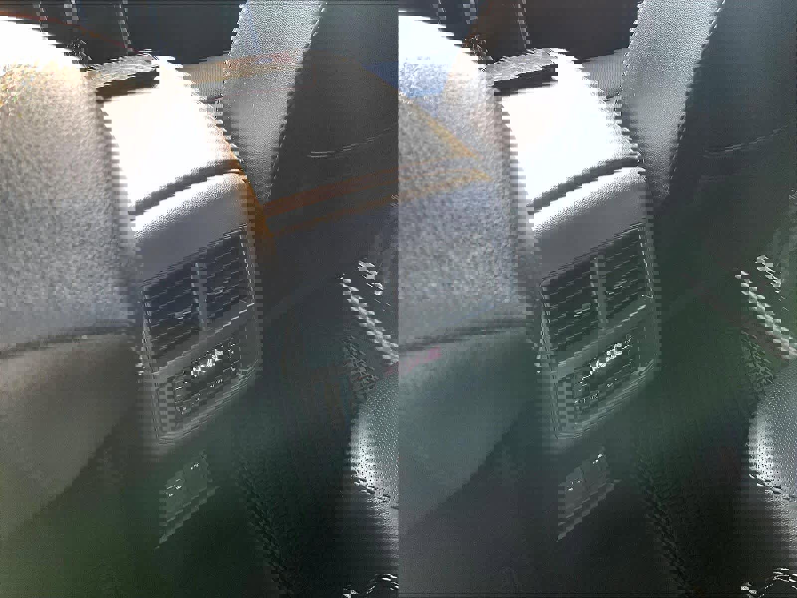 Used 2021 Volkswagen Atlas SEL Premium image 29