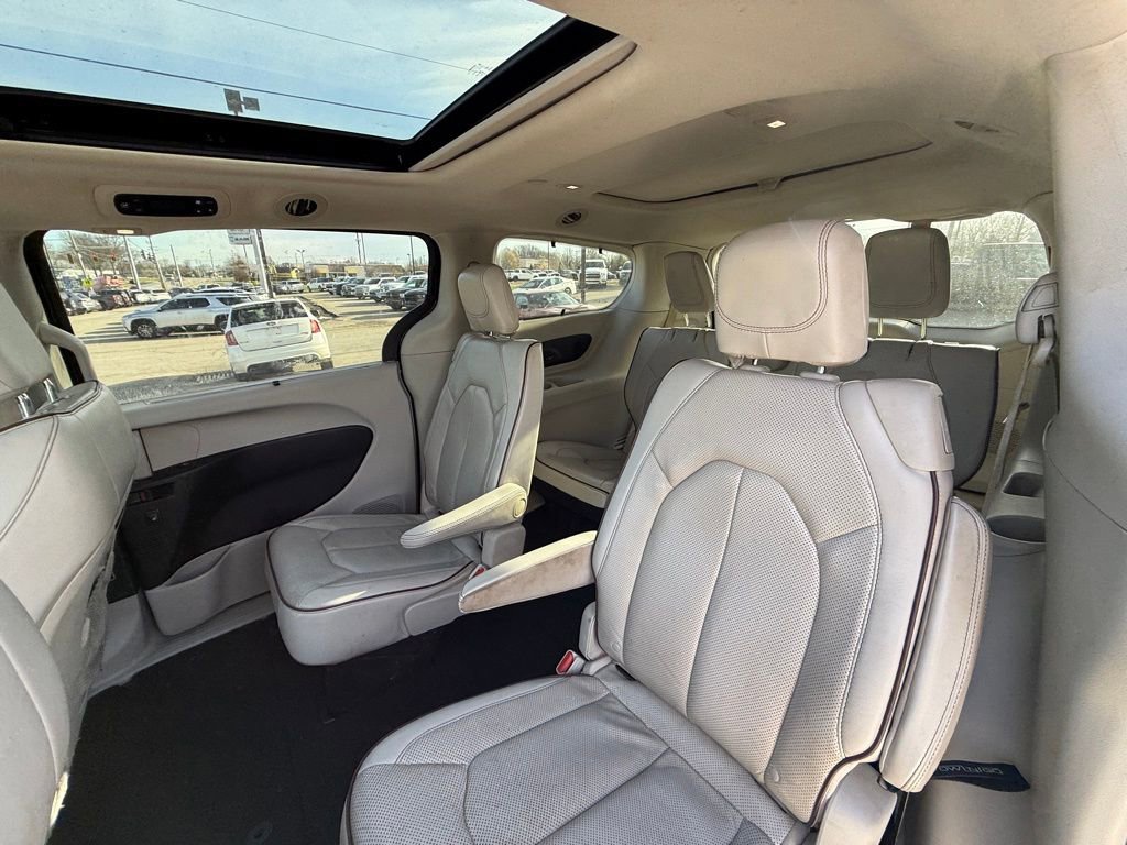 Used 2020 Chrysler Pacifica Limited image 25