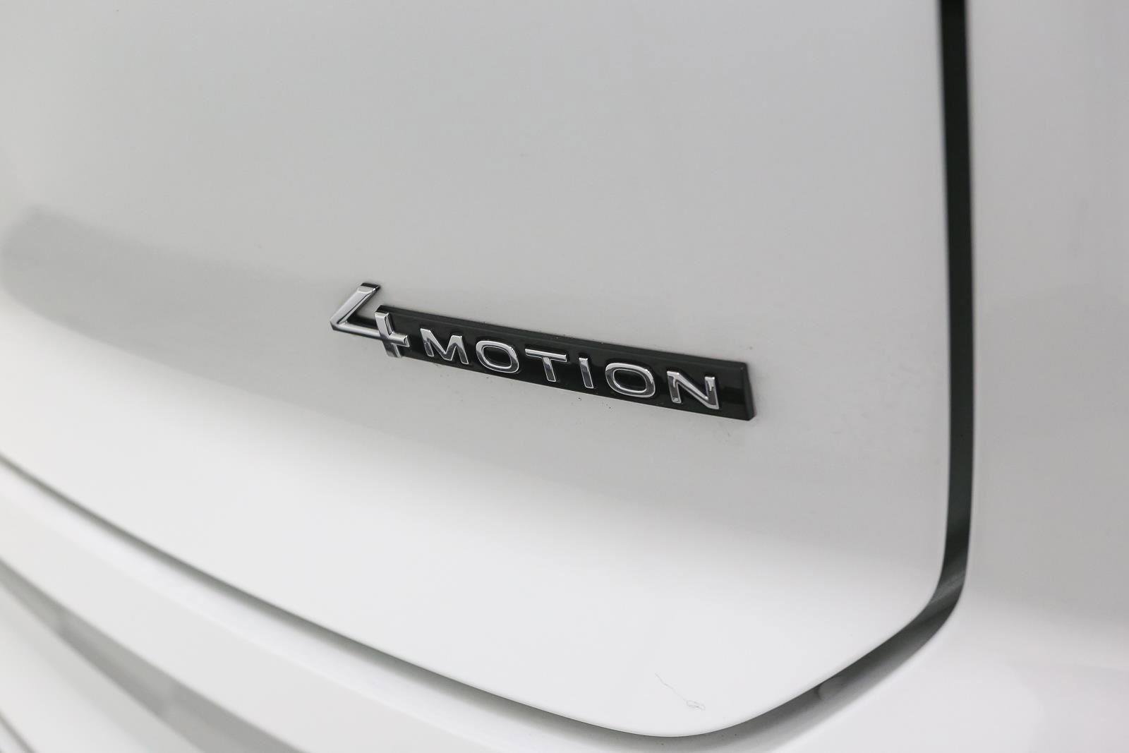 Certified 2023 Volkswagen Atlas Cross Sport SEL Premium R-Line image 15