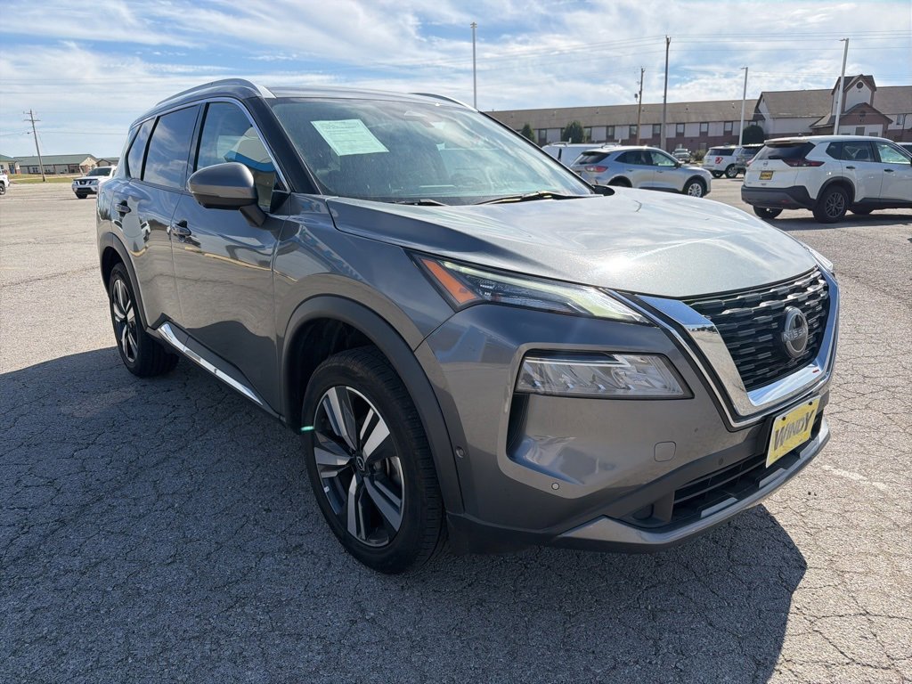 Used 2023 Nissan Rogue SL w/ SL Premium Package image 3