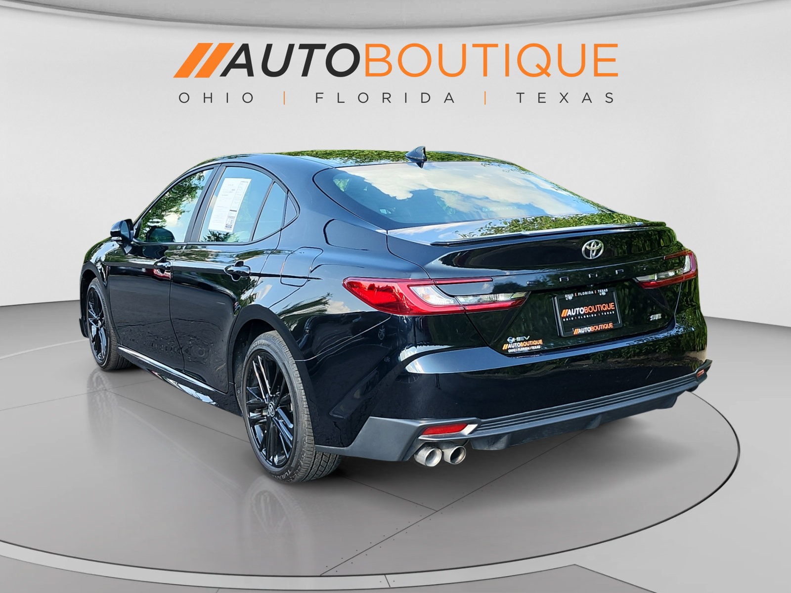 Used 2026 Toyota Camry SE FWD image 3