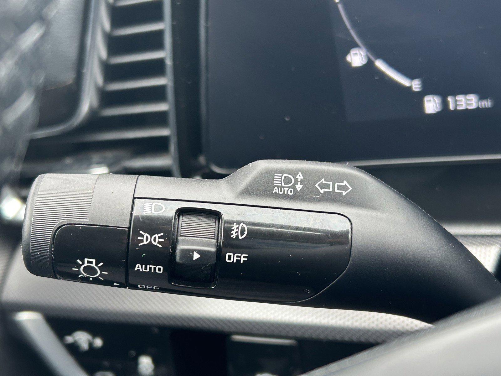 Used 2025 Kia Sportage SX image 23