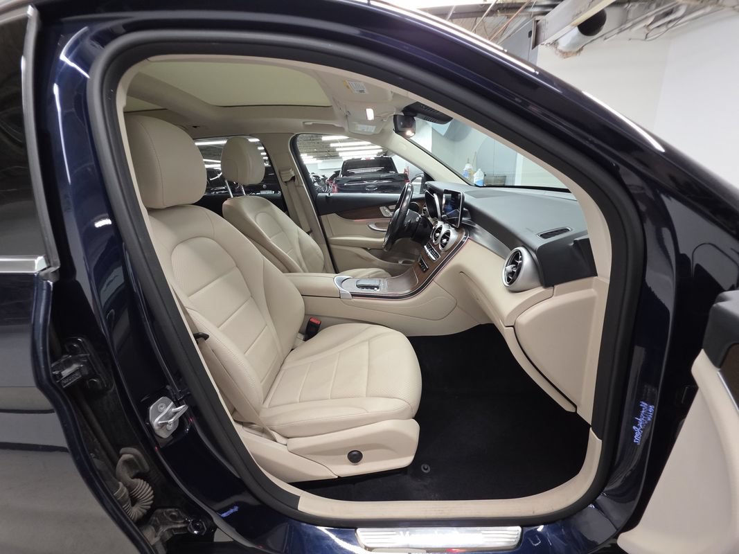 Used 2021 Mercedes-Benz GLC 300 4MATIC image 23