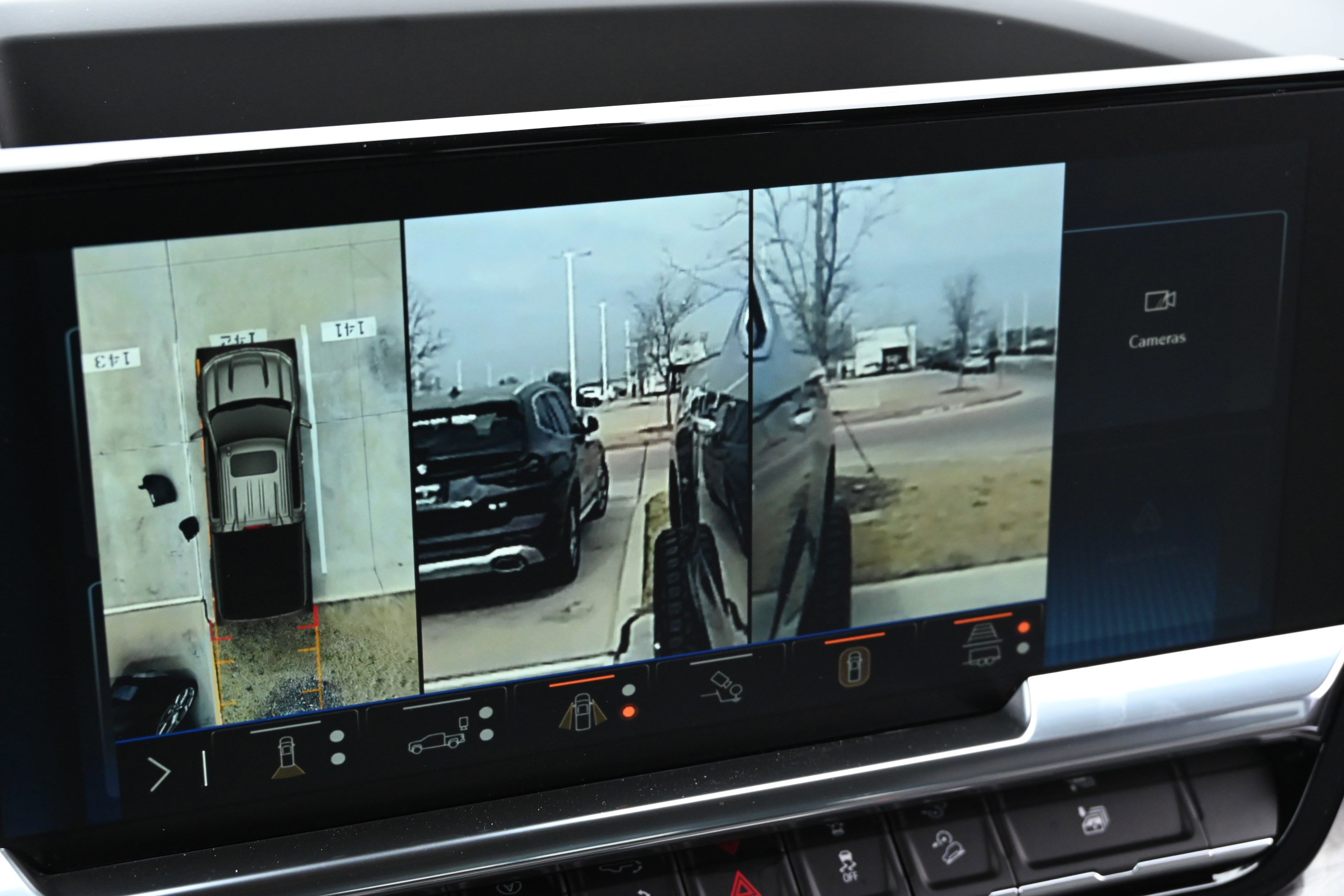 Used 2025 Chevrolet Silverado 1500 LTZ image 37