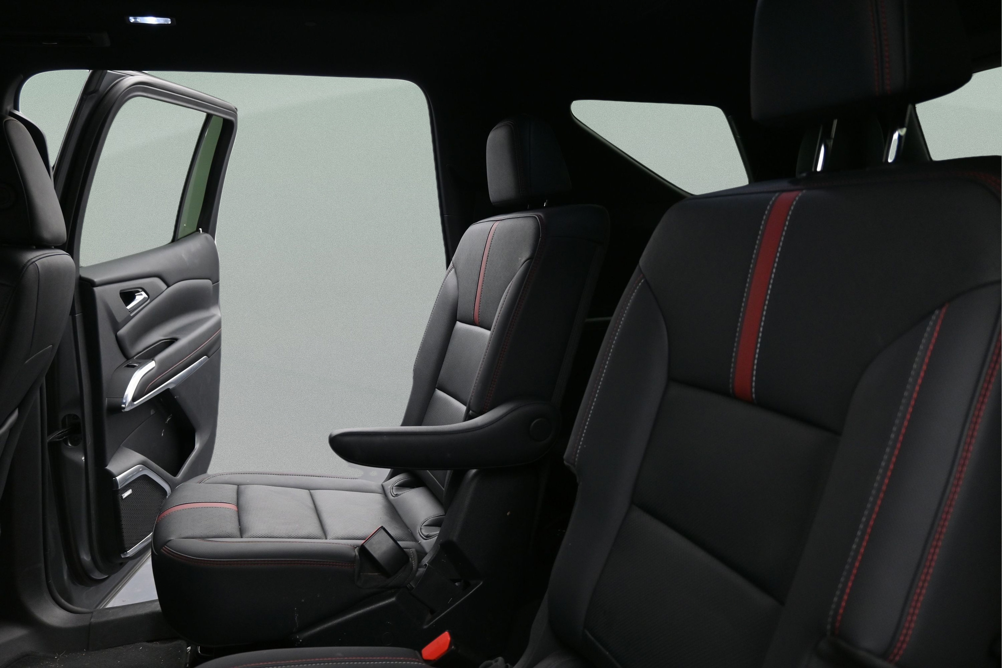 Used 2024 Chevrolet Traverse RS FWD image 24
