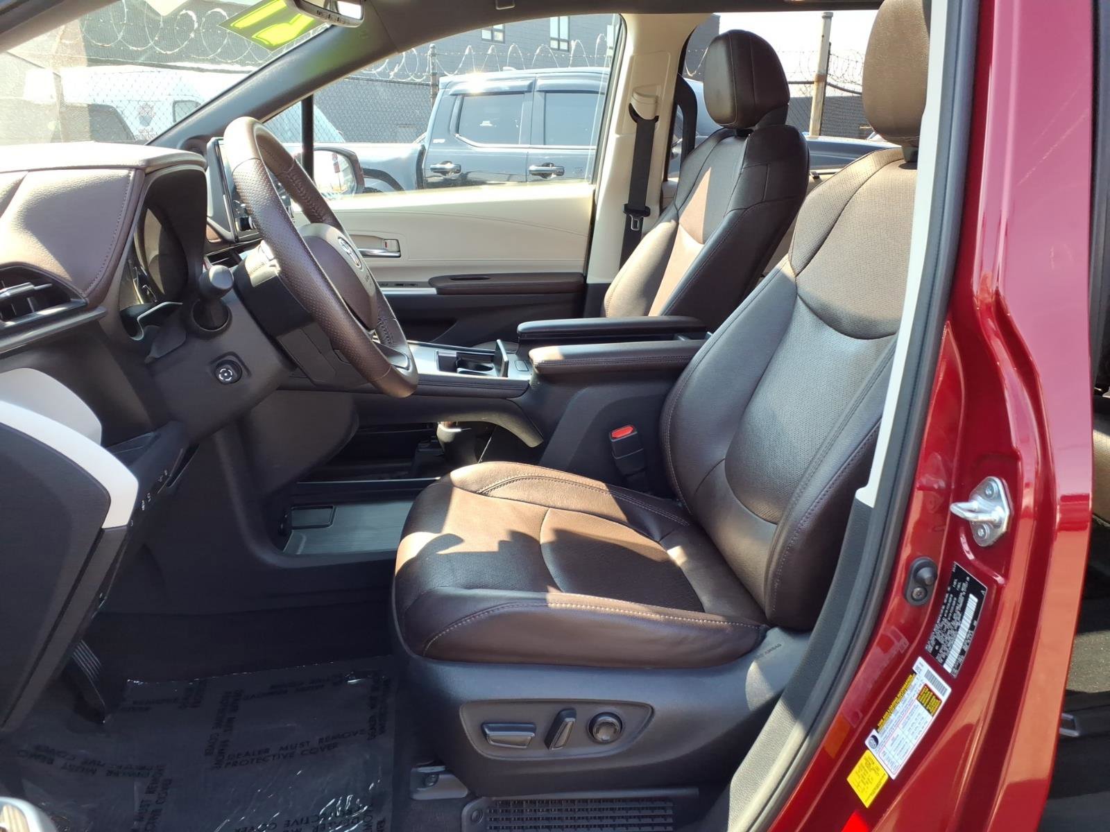 Certified 2021 Toyota Sienna Platinum AWD/4WD image 16