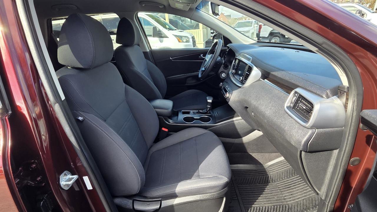 Used 2019 Kia Sorento AWD V6 image 14