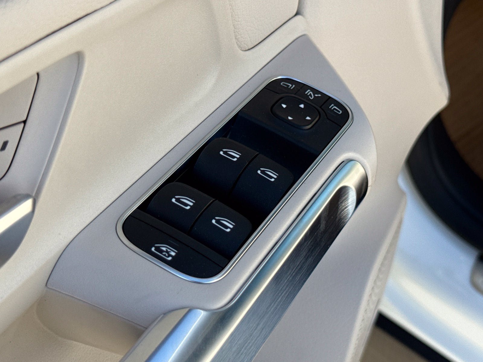 New 2026 Mercedes-Benz GLB 250 4MATIC image 17