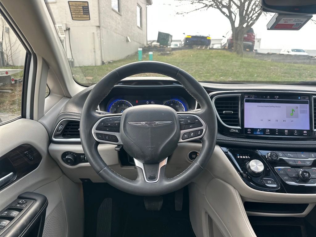 Used 2024 Chrysler Pacifica Limited FWD image 50
