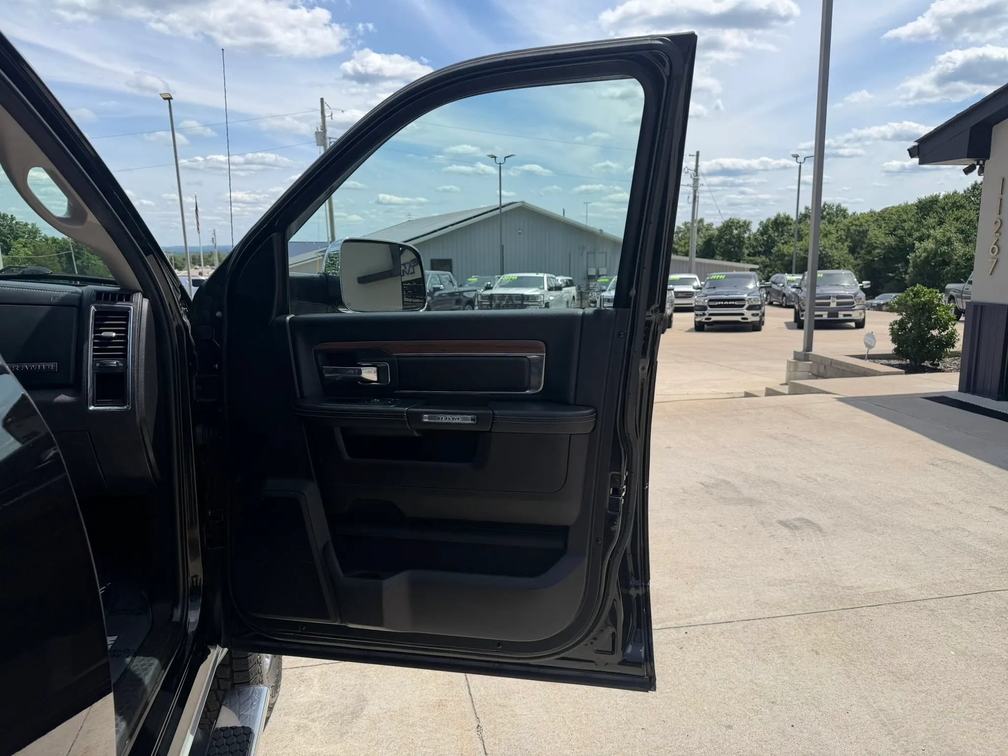 Used 2017 RAM 2500 Laramie w/ Snow Chief Group AWD/4WD image 47