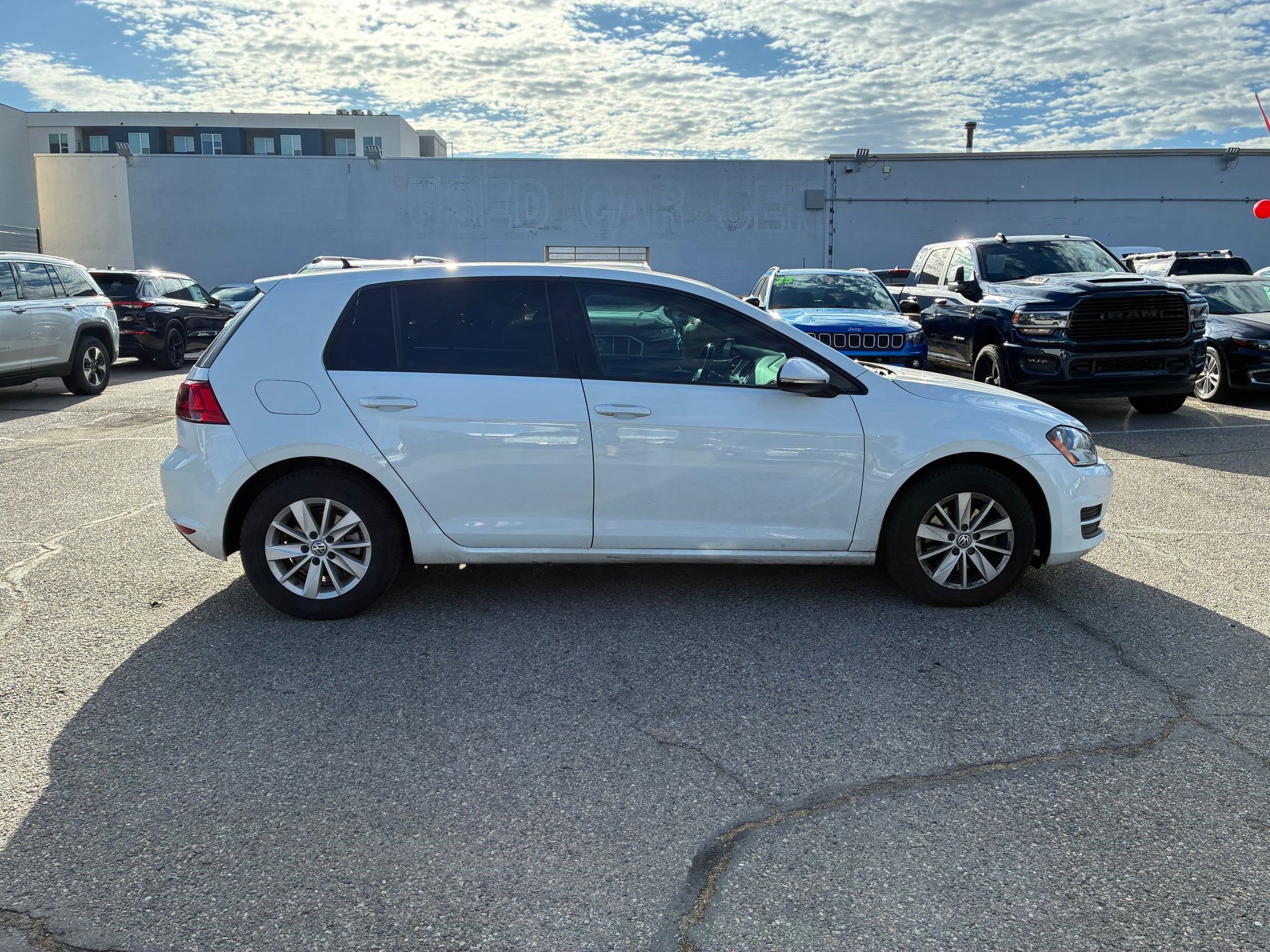 Used 2017 Volkswagen Golf S FWD image 2