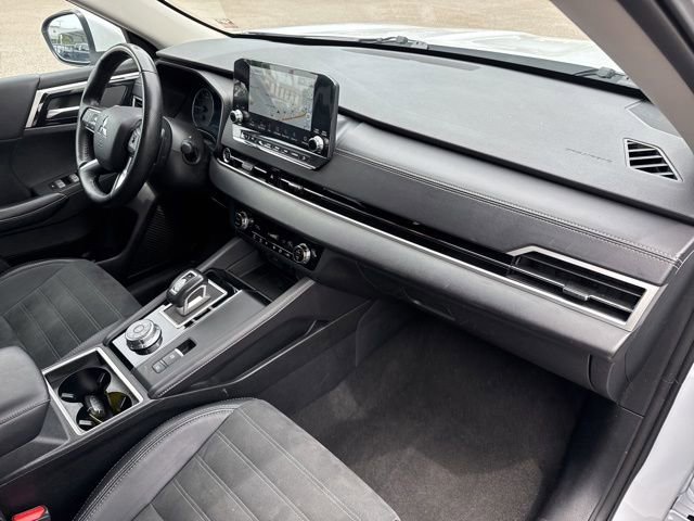 Used 2024 Mitsubishi Outlander SE AWD/4WD image 15