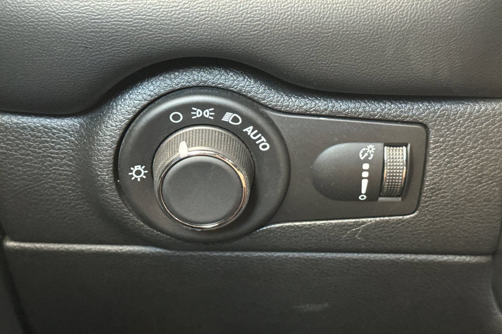 Used 2025 Dodge Durango GT AWD/4WD image 42