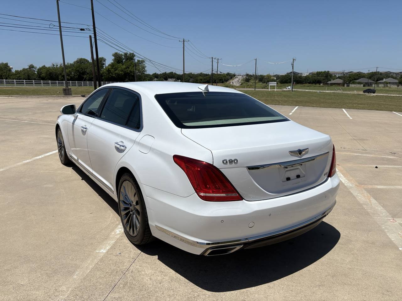 Used 2017 Genesis G90 3.3T Premium RWD image 3