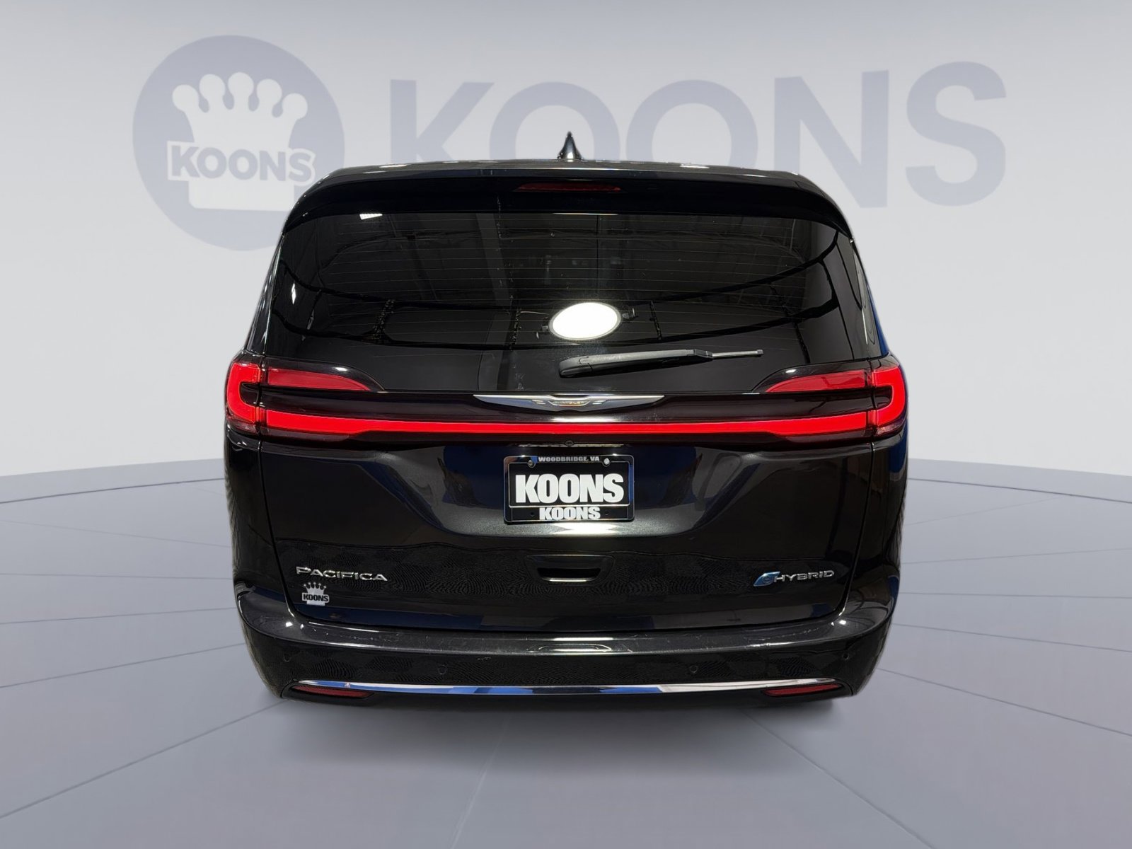 Used 2023 Chrysler Pacifica Touring-L image 5