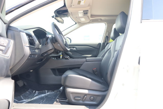 Certified 2025 Nissan Rogue SL w/ Tech Package AWD/4WD image 11